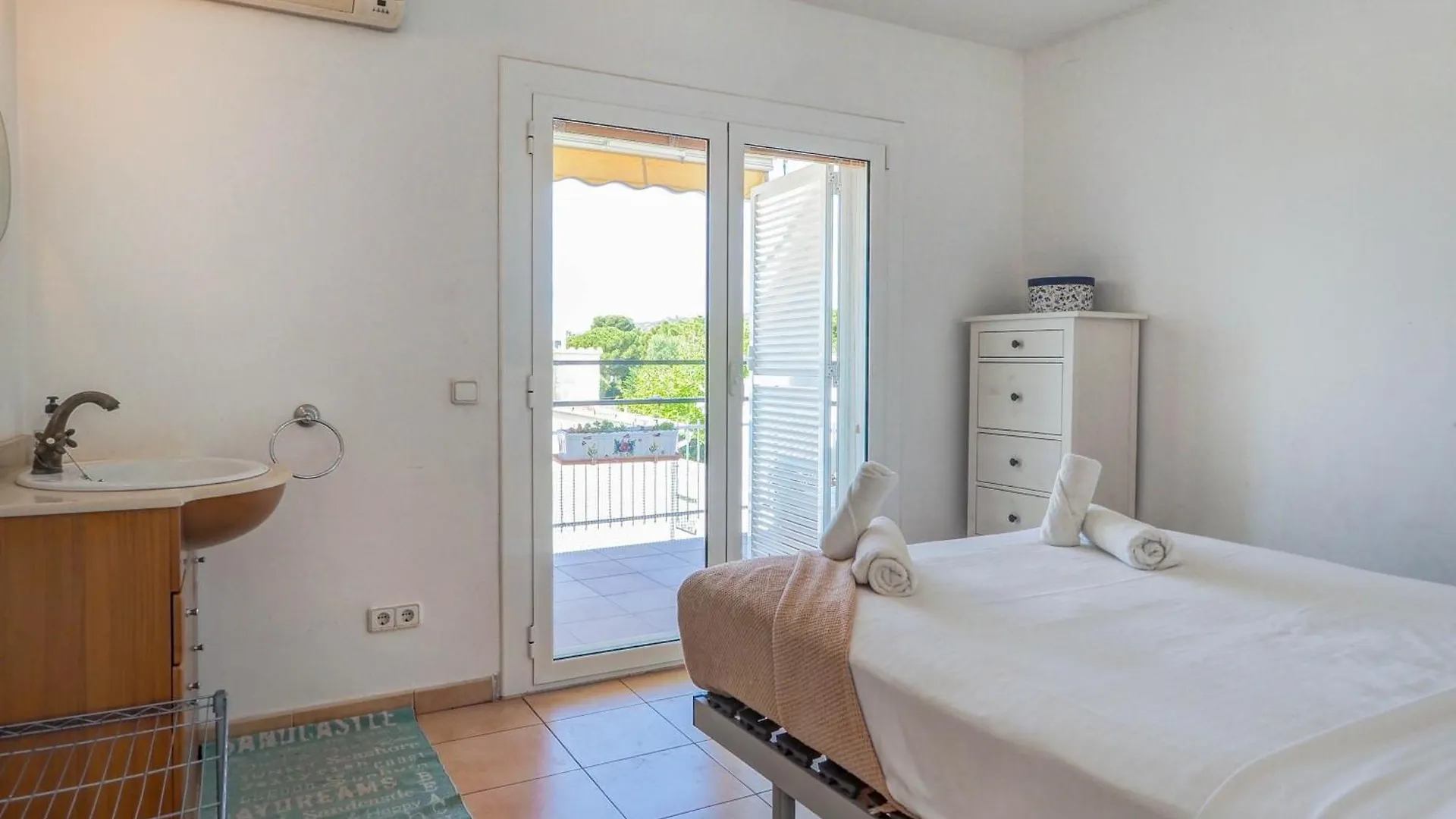Arlene Apartment By Hello Homes Sitges Spain